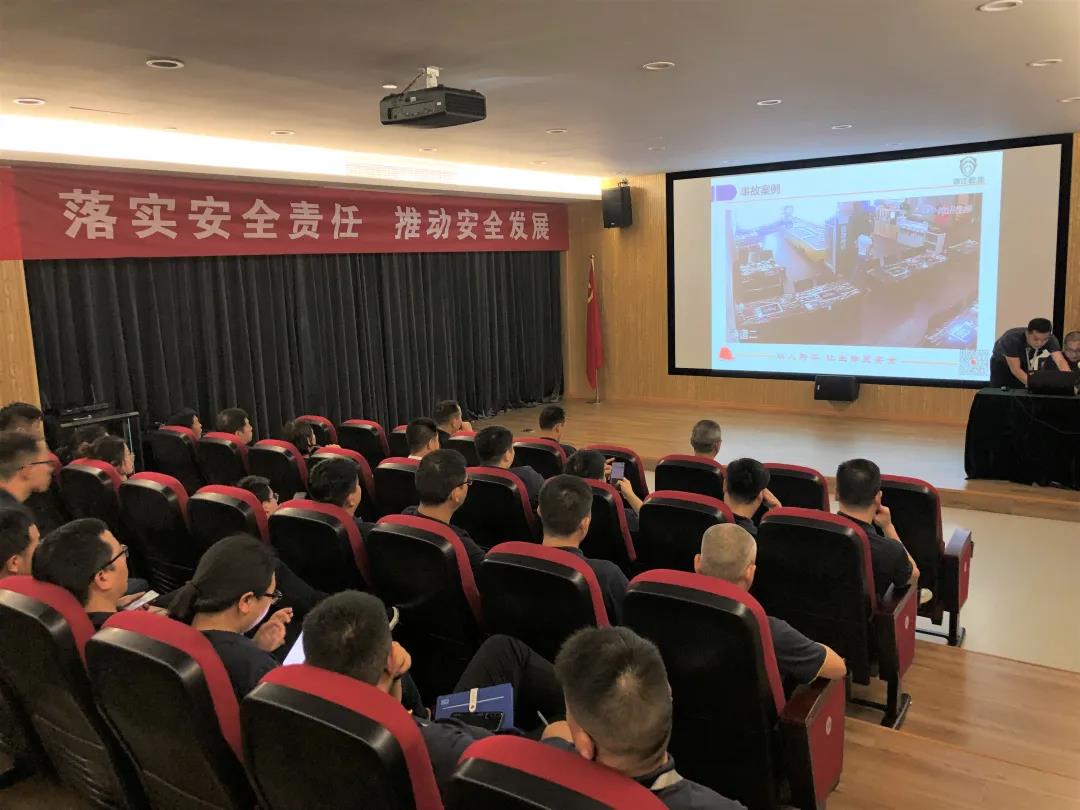 公司開展消防培訓(xùn)演練活動(圖1)