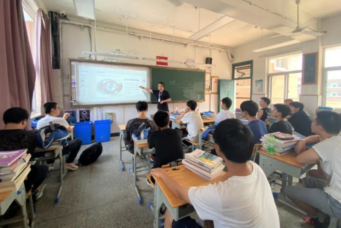 校企融合搭橋梁——工匠進(jìn)校上課啦！(圖3)