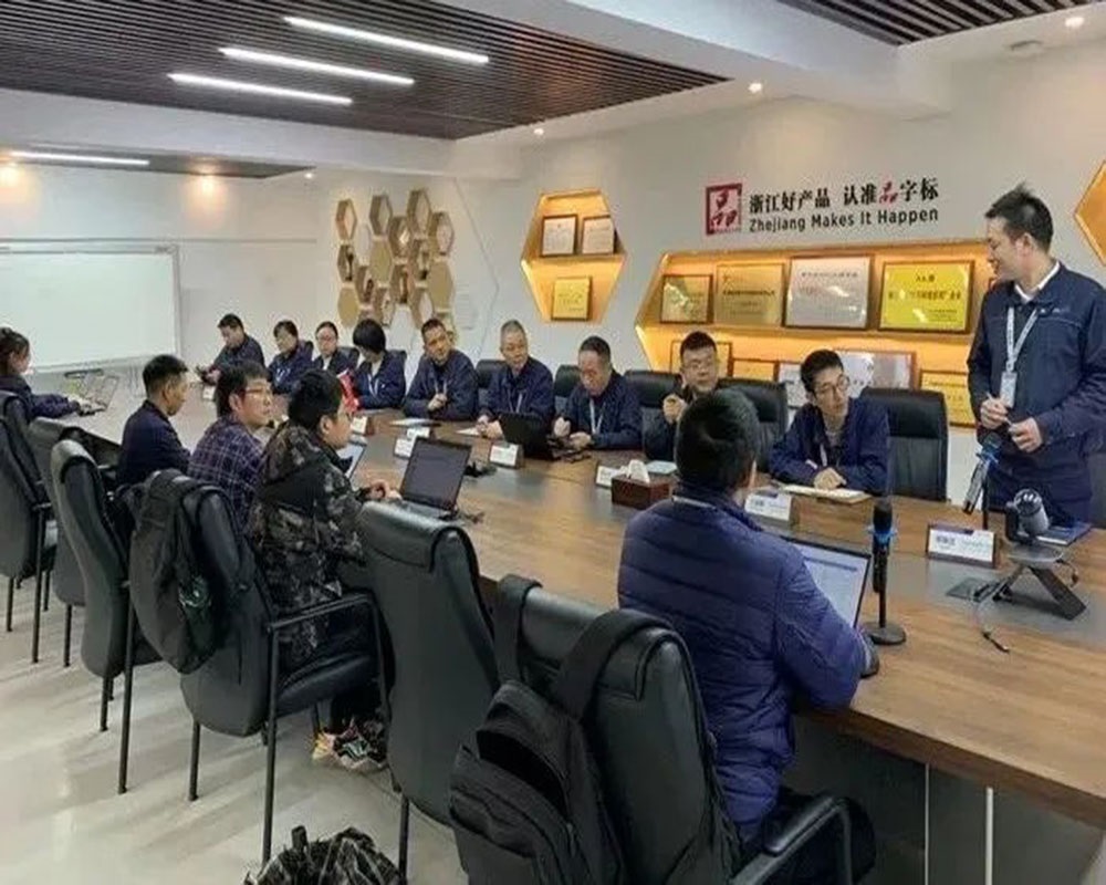 精華股份召開BI項(xiàng)目啟動(dòng)大會(huì)(圖1)