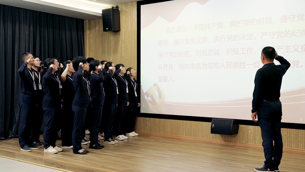 公司黨支部召開(kāi)接收預(yù)備黨員大會(huì)(圖5)