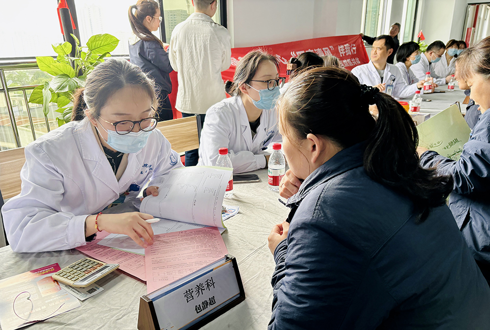 企業(yè)醫(yī)院同行 共筑健康防線｜鄞州二院專(zhuān)家團(tuán)隊(duì)來(lái)公司開(kāi)展健康義診(圖3)