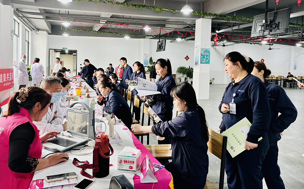 企業(yè)醫(yī)院同行 共筑健康防線｜鄞州二院專(zhuān)家團(tuán)隊(duì)來(lái)公司開(kāi)展健康義診(圖1)