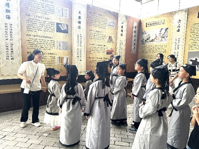 國學(xué)經(jīng)典 美好童行 | 公司舉行第七屆戶外家庭日暨端午活動(圖3)