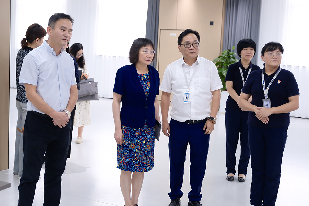 全國(guó)總工會(huì)女工部部長(zhǎng)劉紅梅一行蒞臨我司參觀調(diào)研(圖2)