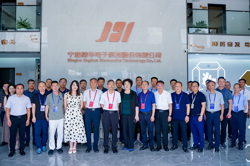 中小企業(yè)數(shù)字化轉(zhuǎn)型現(xiàn)場(chǎng)交流活動(dòng)考察團(tuán)領(lǐng)導(dǎo)蒞臨我司參觀調(diào)研(圖4)