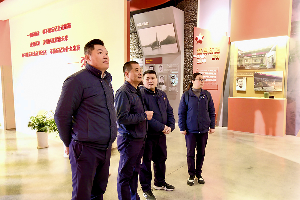 銘記歷史，致敬英雄 | 黨支部組織開展2025年緬懷先烈主題教育活動(圖5)